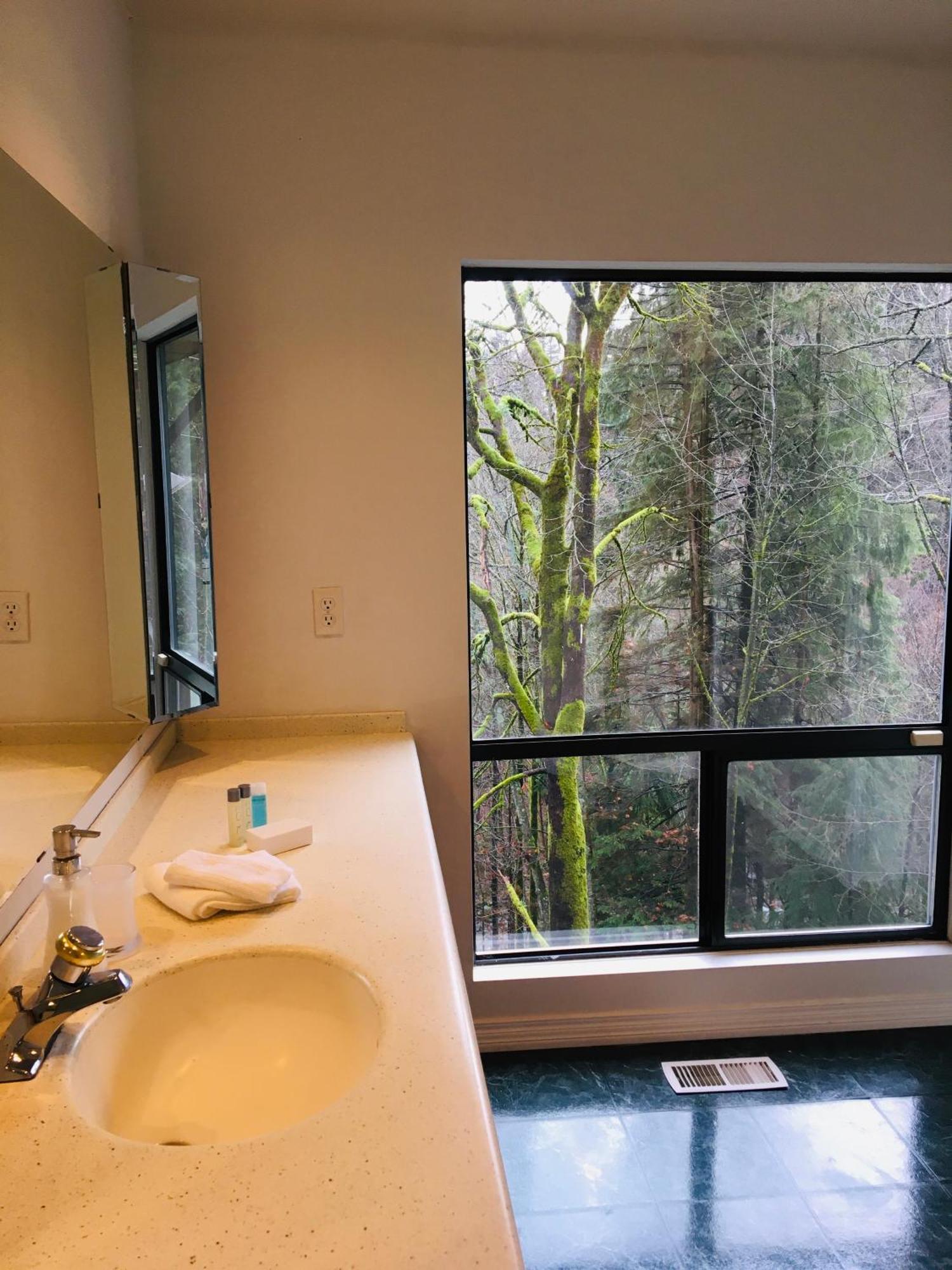 Creekside City Center Suite North Vancouver Esterno foto