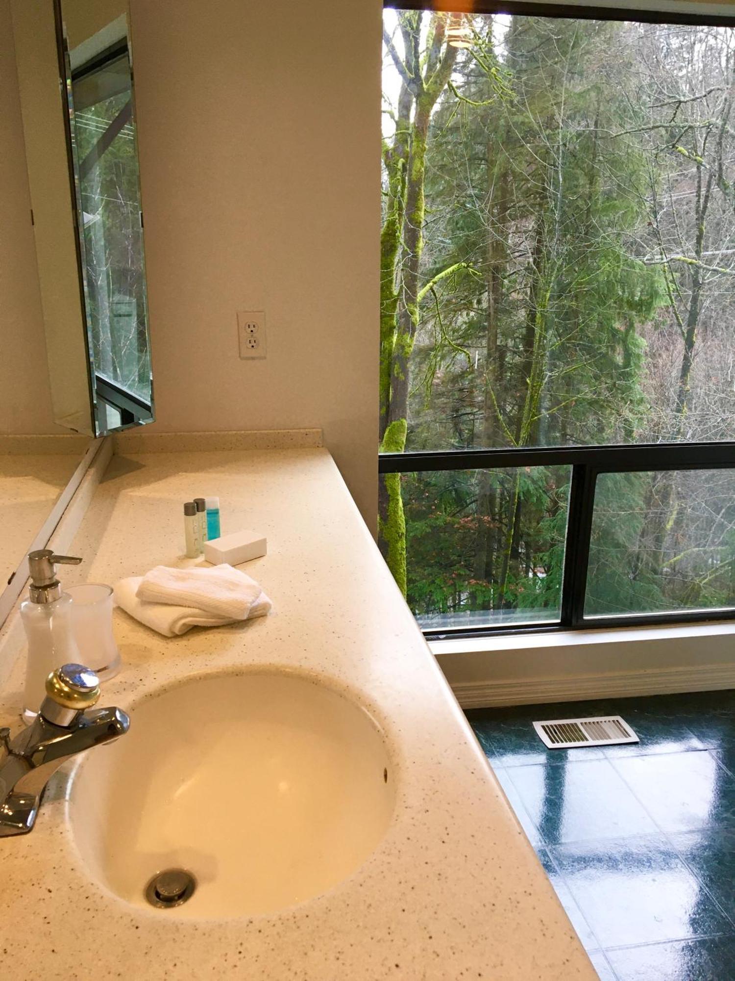 Creekside City Center Suite North Vancouver Esterno foto